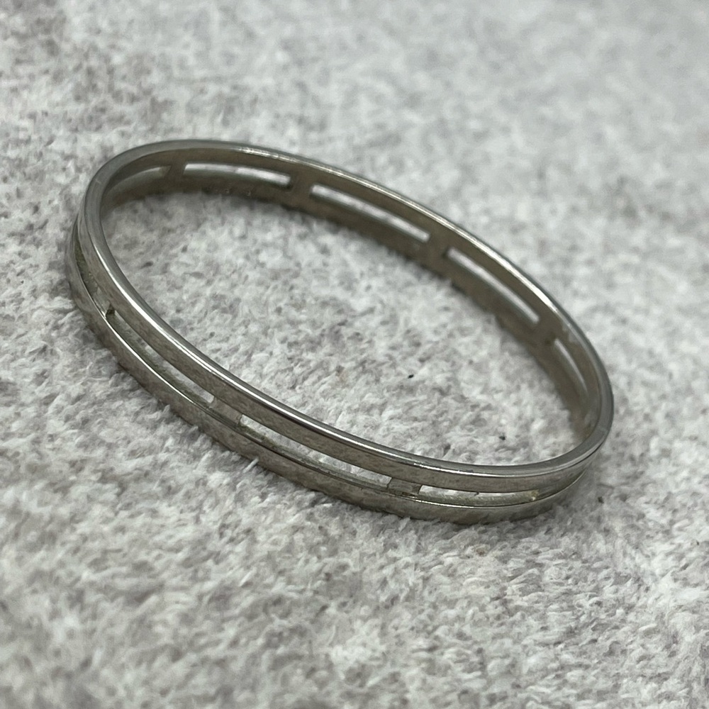 VINTAGE MONET MODERN OPEN WORK SILVER TONED METAL STATEMENT BANGLE CUFF BRACELET